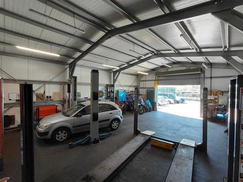 Shurlock Row Garage - Vehicle Bay